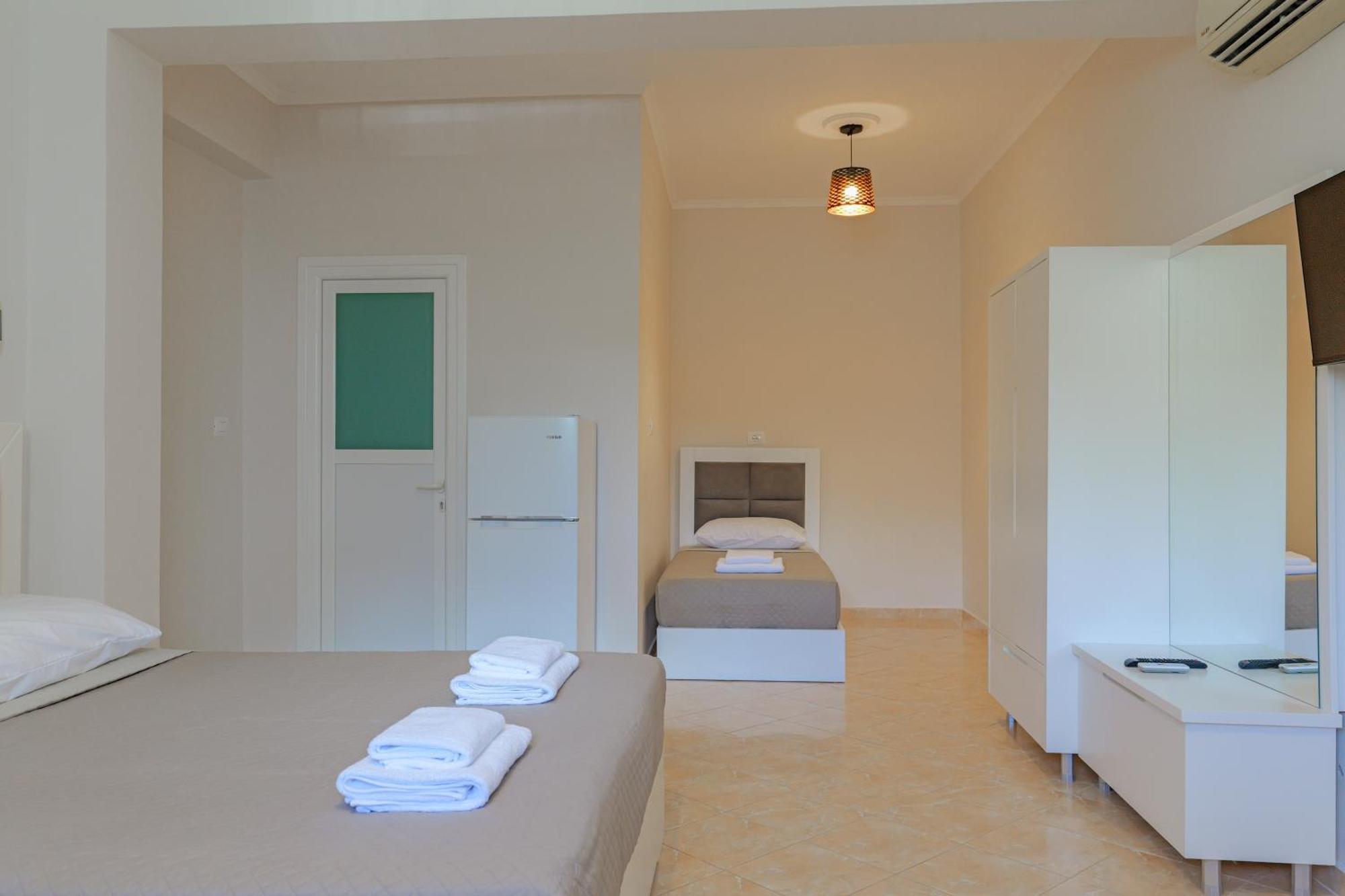 Hotel Deja Vu Ksamil Extérieur photo