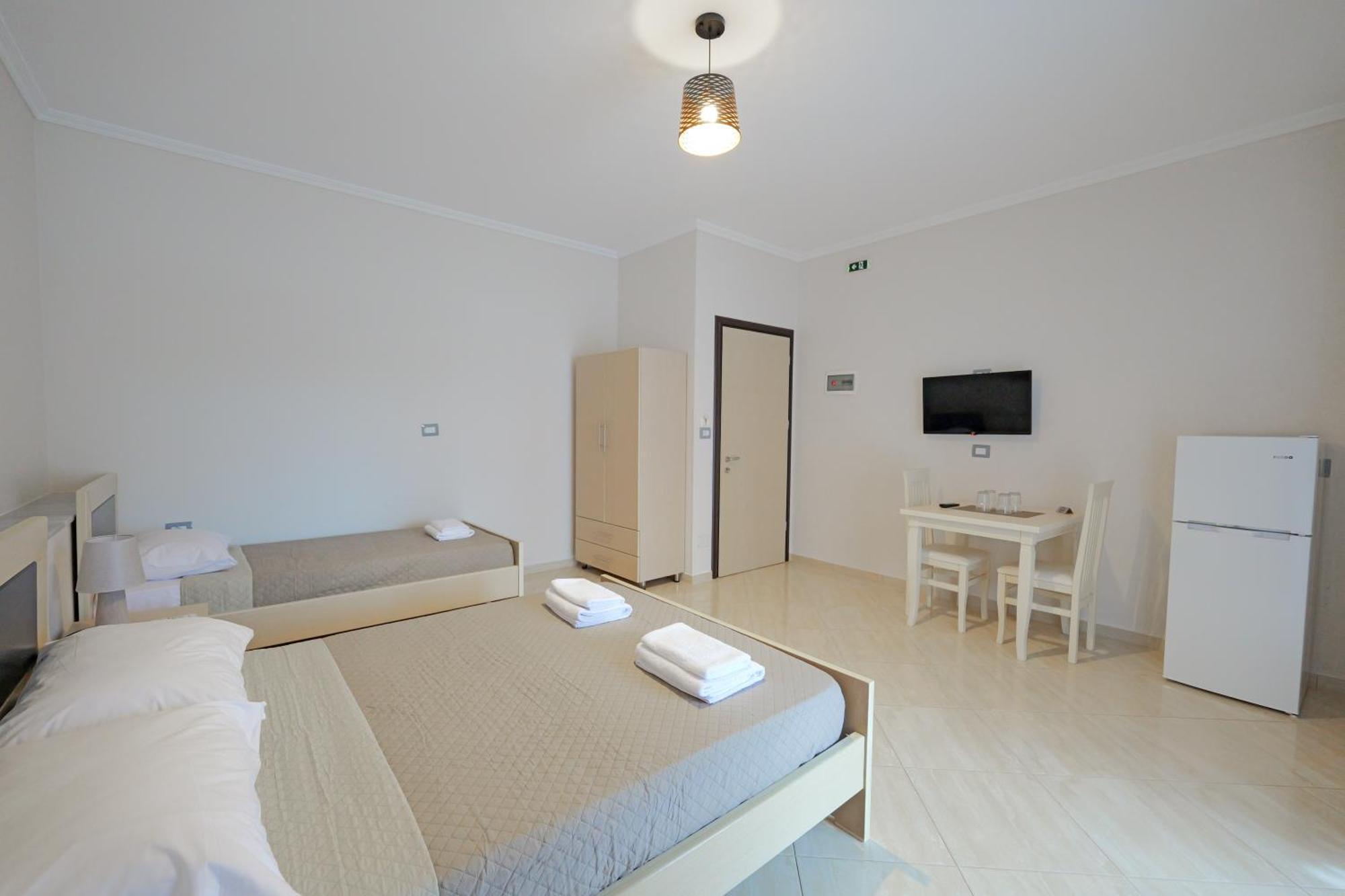 Hotel Deja Vu Ksamil Extérieur photo